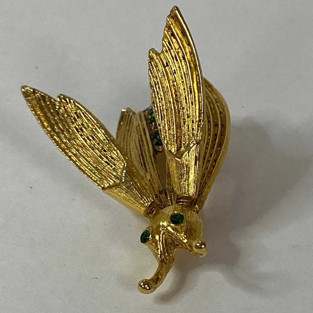 Vintage Gold Tone En Tremblant Bee Brooch Green Blue Rhinestone Movable Wing Pin